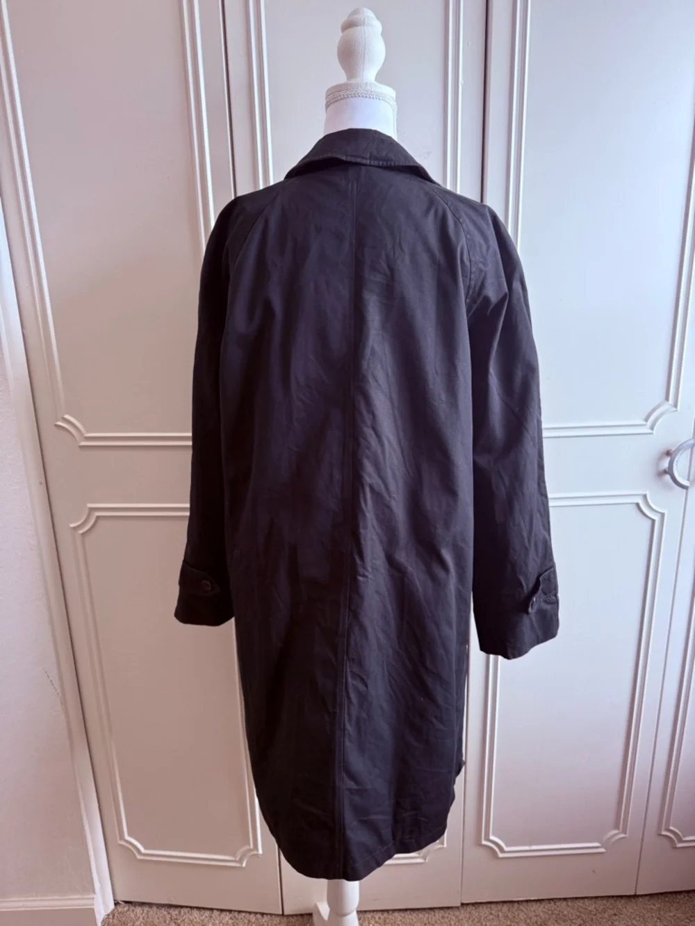 Burberry Vintage Mid-Length Black Trench Coat - Picture 3 of 9